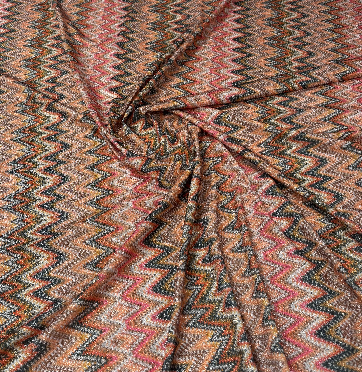 Toprak Tonlarında Dokulu Zigzag Metalik Simli Lurex Kumaş