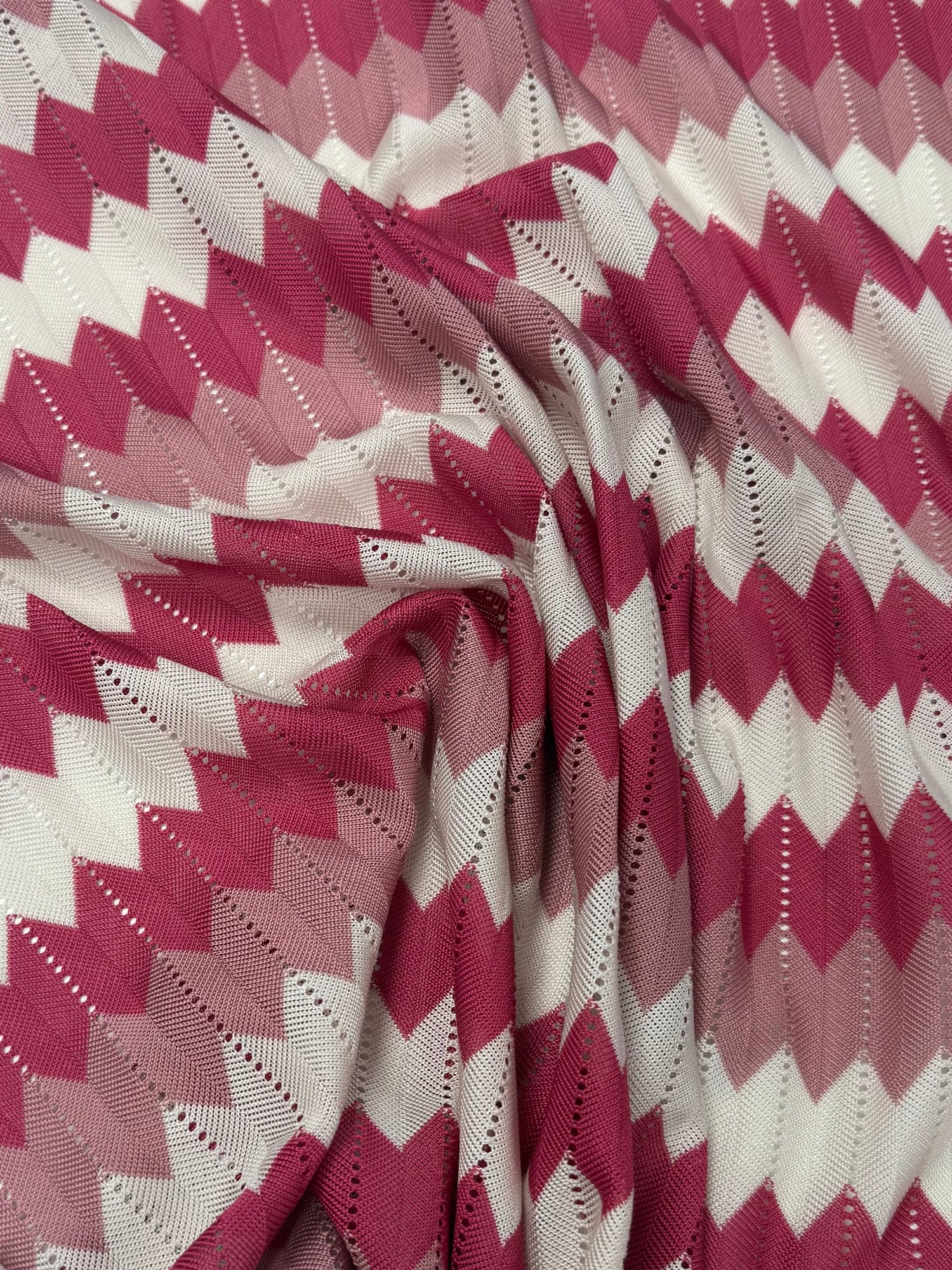 Pembe Zigzag Örme File Kumaş
