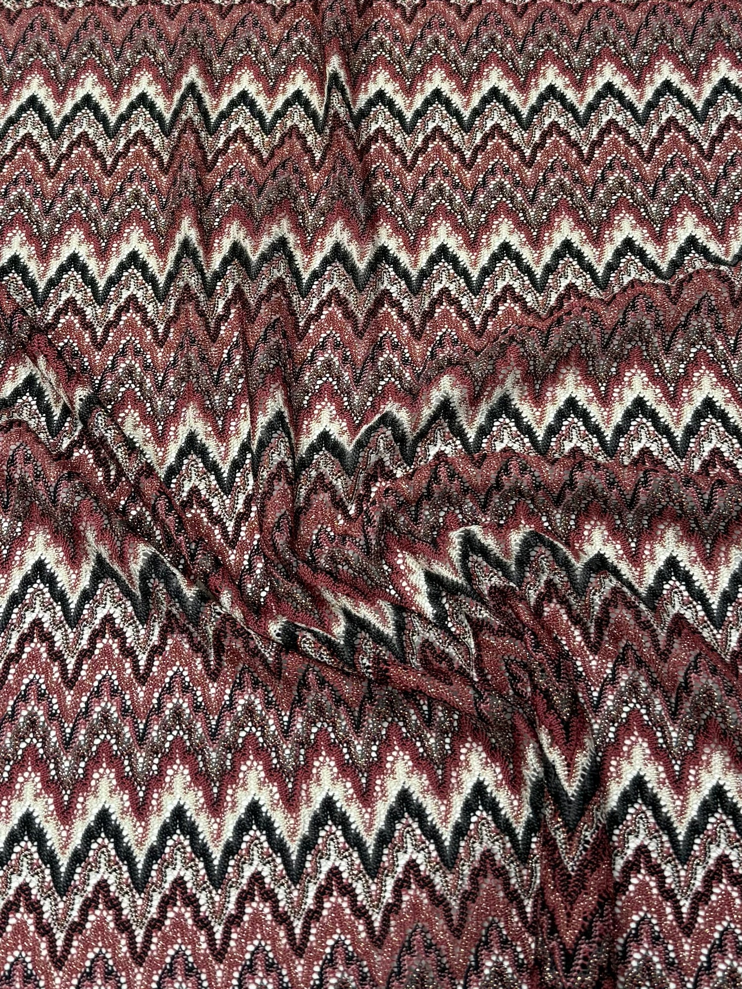 Bordo Zigzag Metalik Örme File Kumaş