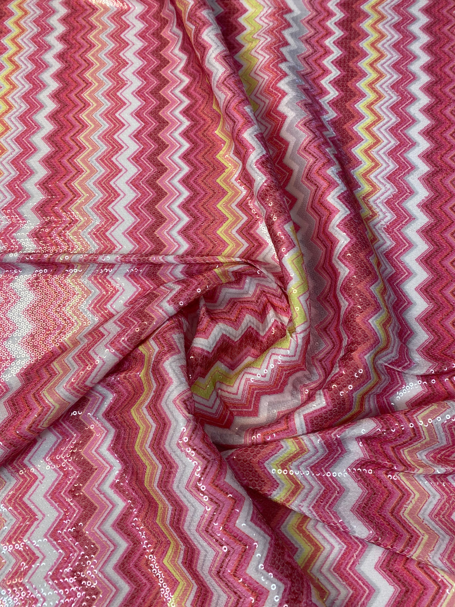 Çok Renkli Zigzag Desen Payetli Kumaş
