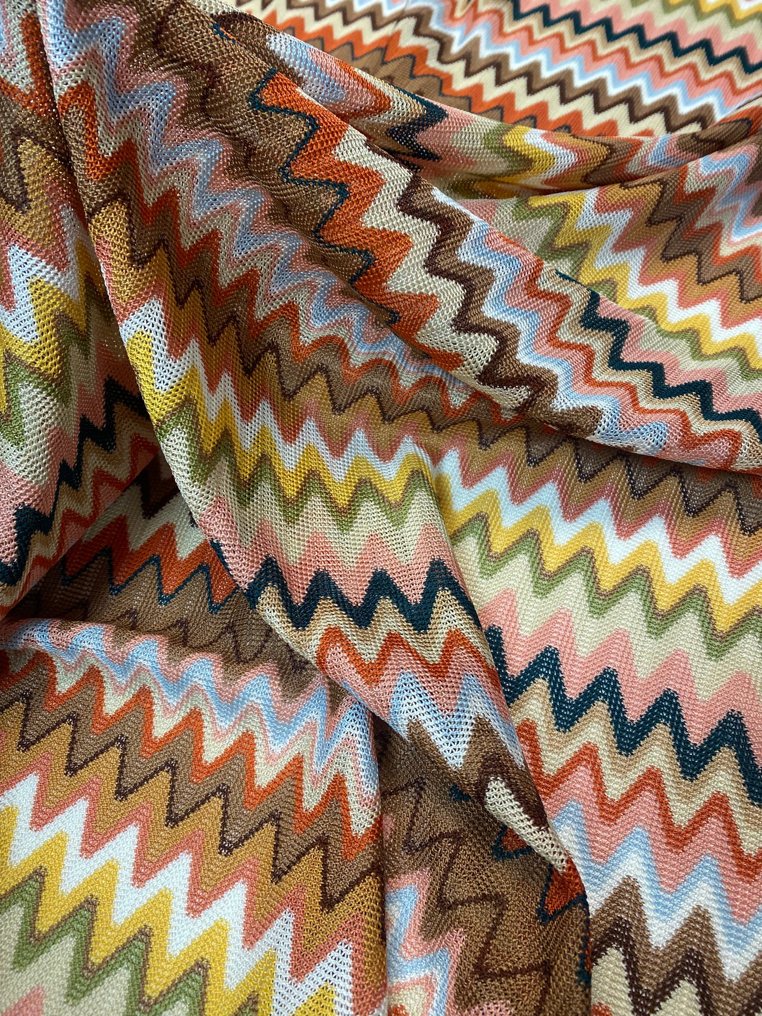 Çok Renkli Zigzag File Kumaş