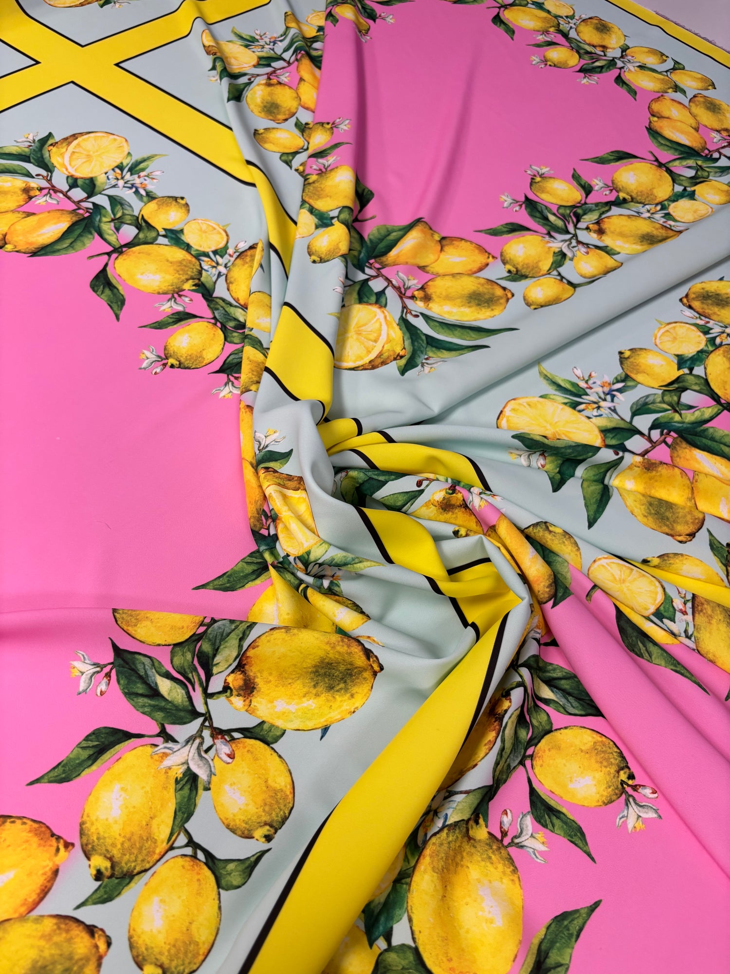 Pembe Limon Desen Krep Kumaş