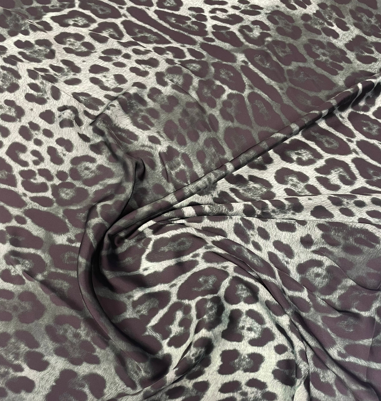 Yeşil Leopar Desen Saten Kumaş