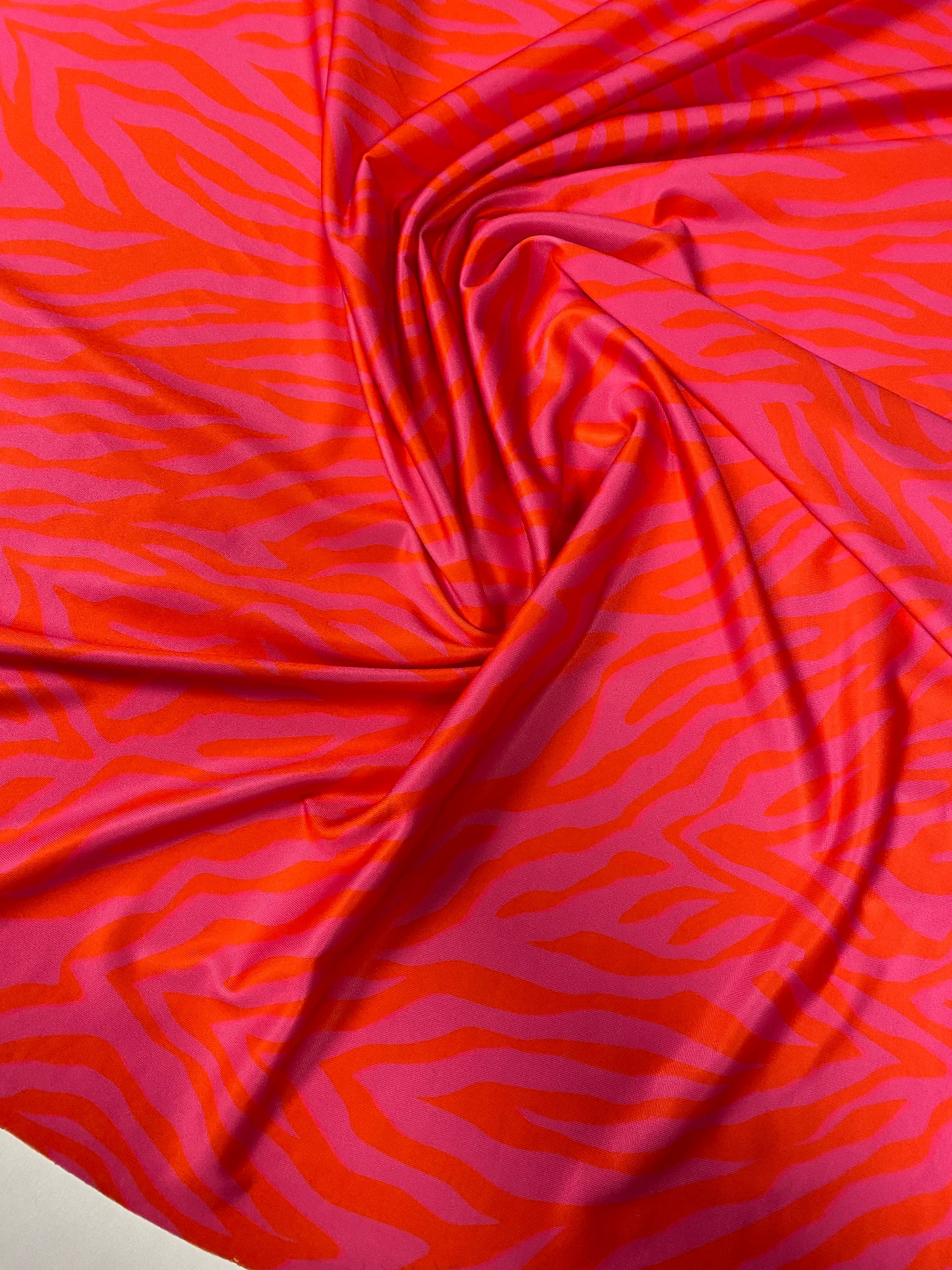 Kırmızı Pembe Zebra Desen Likralı Kumaş